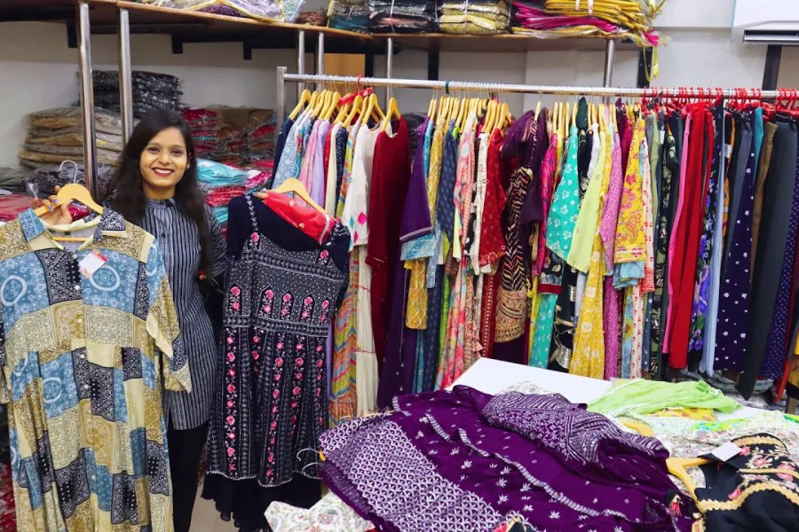 Ladies Suit Wholesale Market in Surat