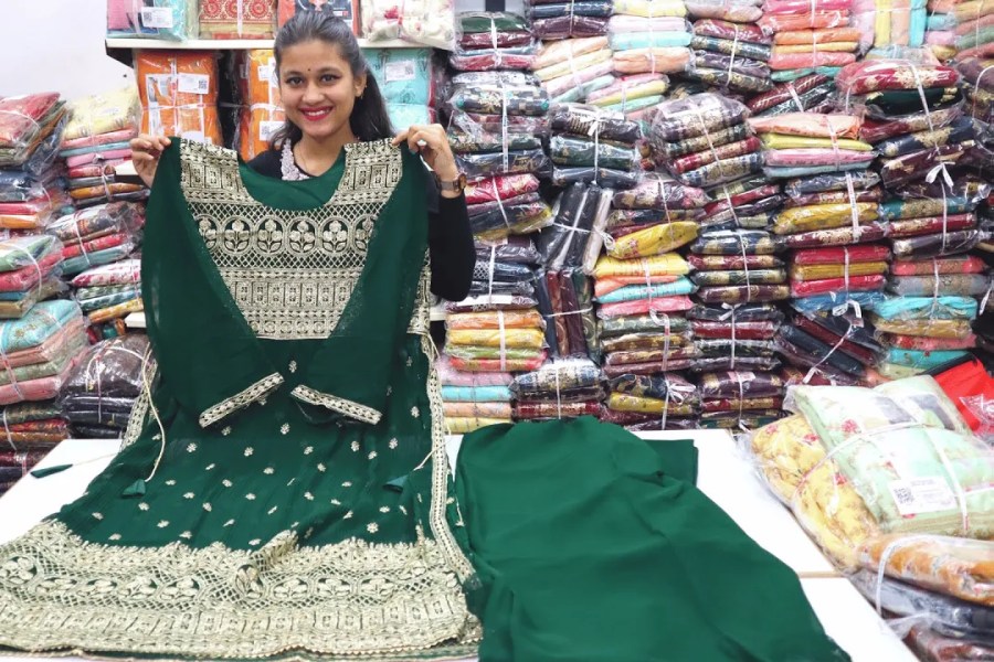 Pakistani Ladies Suits Wholesaler in Surat